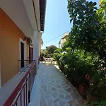 Apartment Dora's